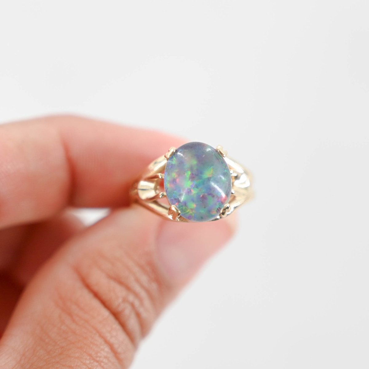 777Jewelry's tweet photo. Dazzle in elegance with this vibrant synthetic opal ring! 🌈
Weight: 5.5g
Head: 12 mm
Shank: 4 mm
Ring Size: 7.75
Synthetic Opal: 12 mm x 10 mm
Shop now at @777jewelry for more exquisite pieces. 🛒

🔒

#Jewelry #777Jewelry #FineJewelry #VintageJewelry https://t.co/OmBorz7LO6