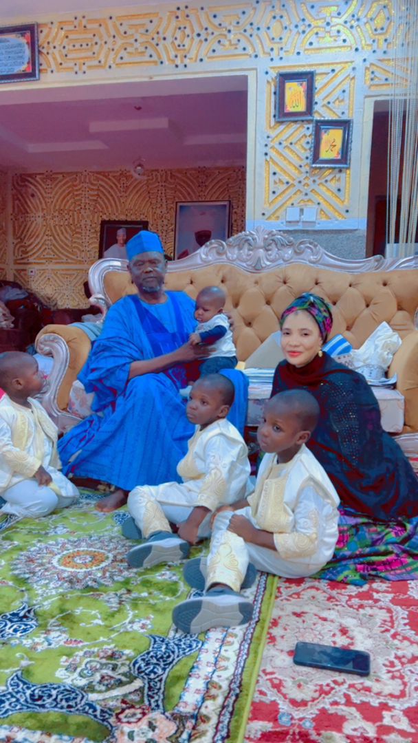 FaridaAAsule's tweet photo. Grateful for the love and warmth of my in-laws in Gudi Station, Akwanga LGA. May Allah SWT reward them with Jannah and bless them with good health.. https://t.co/vNTsP6lhT2