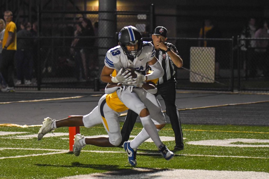 <a href="/StrBoroFootball/">Streetsboro Football</a> <a href="/cvcafootball/">CVCA Football</a> The Harris catch
📷: <a href="/knicholsphotog1/">knicholsphotography</a>