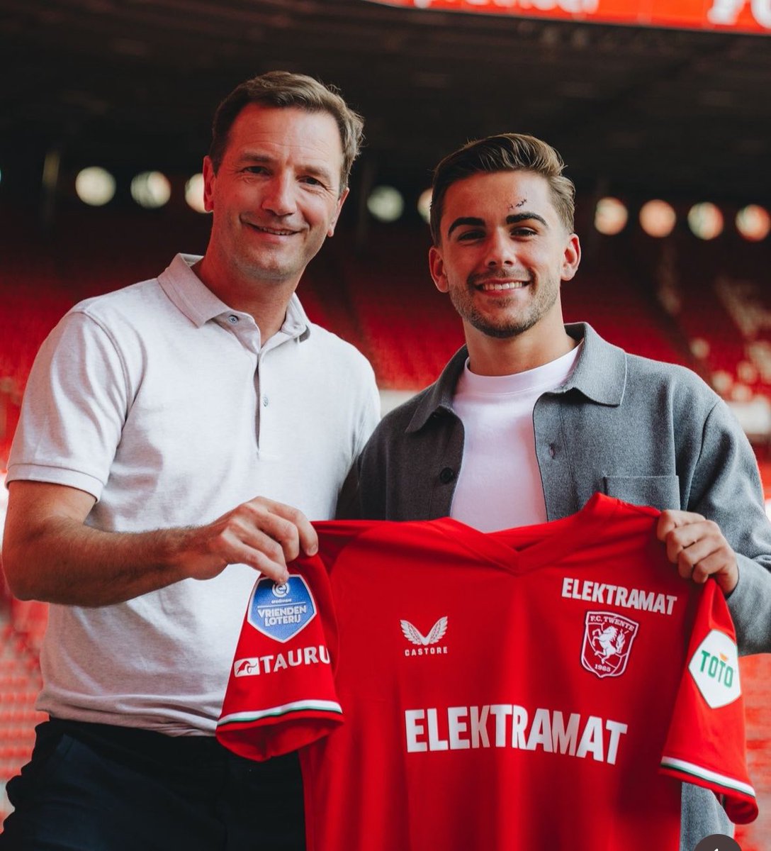 ruudwssls's tweet photo. Laat het maar zien kerel! Mijn zegen heb je. #FCTwente https://t.co/aymlu6StoA