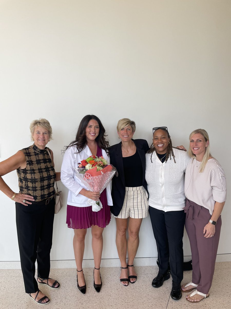 BIG CONGRATS to <a href="/MckennaWarnock/">McKenna Warnock</a> on receiving her white coat today! Always proud of you fam! 👩‍⚕️🦷 #ForeverFamily