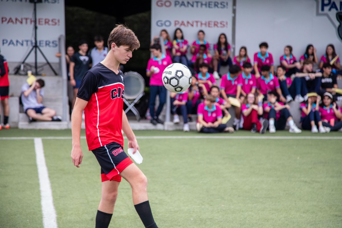 CountryDayCR's tweet image. Today we kicked off our soccer season with an incredible atmosphere and amazing support! ⚽🙌 Let’s keep the energy going all season long! #CountryDayCR #NordAngliaEducation #SoccerVarsity