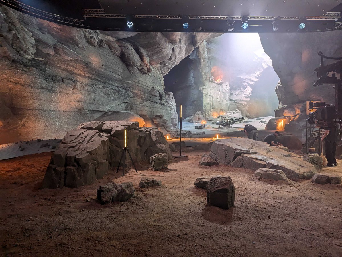 Hey, I had the opportunity to use <a href="/UnrealEngine/">Unreal Engine</a>  to create light and the environment for the <a href="/DuneAwakening/">Dune: Awakening</a>  presentation at <a href="/gamescom/">gamescom</a>  Amazing project and team !!