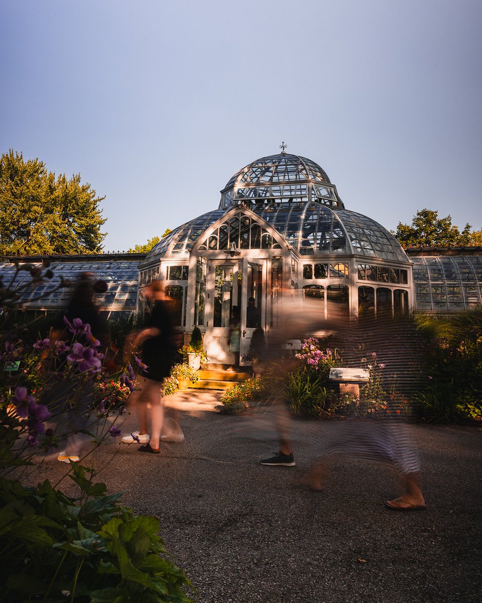 The perfect way to close out another season of Summer Fridays at the Frick 🔆🎶💃    We'll see you next year, Pittsburgh!