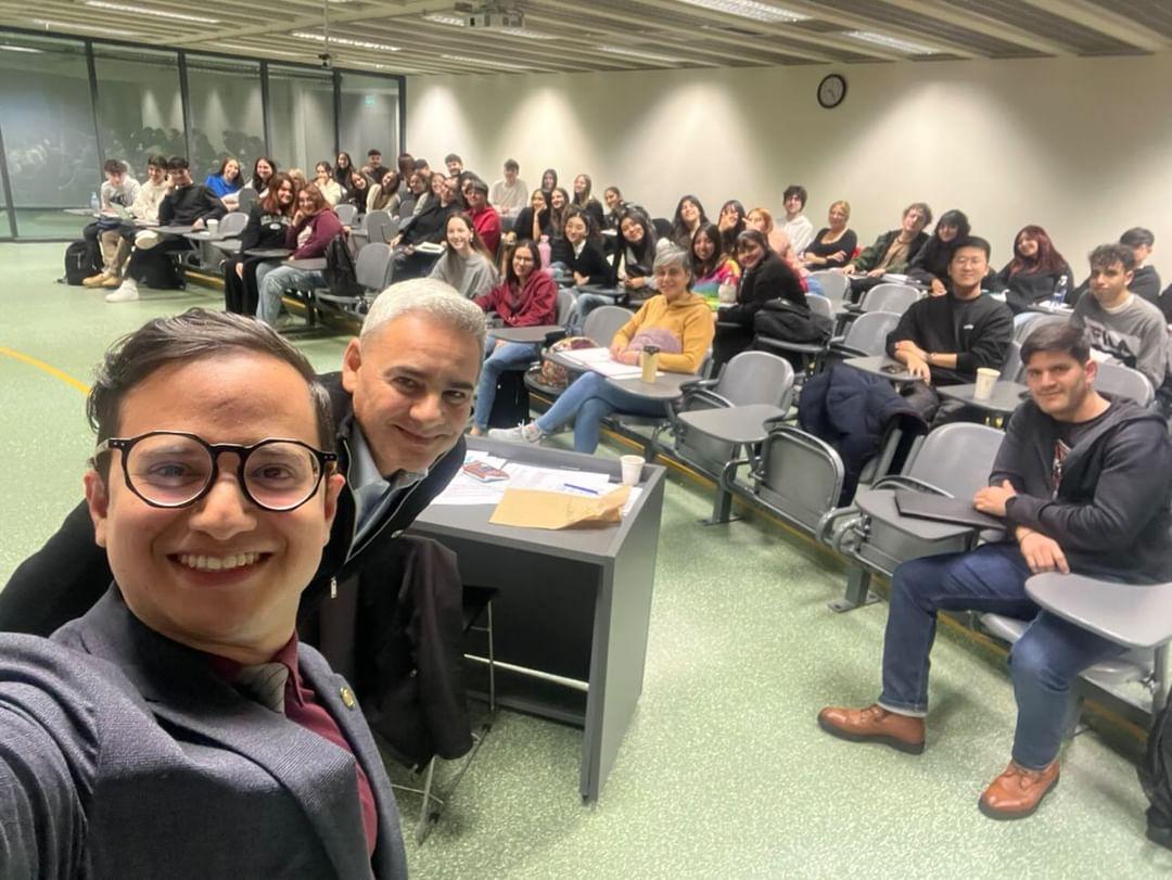 DiegoborbonR's tweet photo. Hoy impartiendo cátedra de #Criminología I. en la Universidad Argentina de la Empresa @UADEoficial. Gracias a la invitación de mi querido @Ramir_Gutierrez https://t.co/AxxiF36o6h