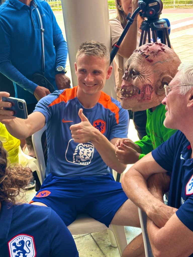 Este encuentro se logró gracias a la 
<a href="/NLinColombia/">NL Embajada Colombia</a>, Fundación Sidoc y 
<a href="/FSC_COL/">Fundación Selección Colombia</a> @movsomosequidad

#WorldCoaches #fútbolparalapaz, #TeamNL