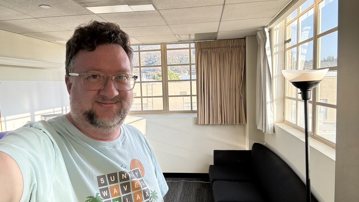 New/Old Office🚨 : I started here on 1hr dramas in 1999. I was an AE on the WB’s Jack &amp; Jill created by that great wordsmith @rmayemsinger. Quite the deja vu today.  I see visions of Amanda Peet, Sarah Paulson, Jaime Pressley, Simon Rex, Justin Kirk and Ivan Sergei everywhere!