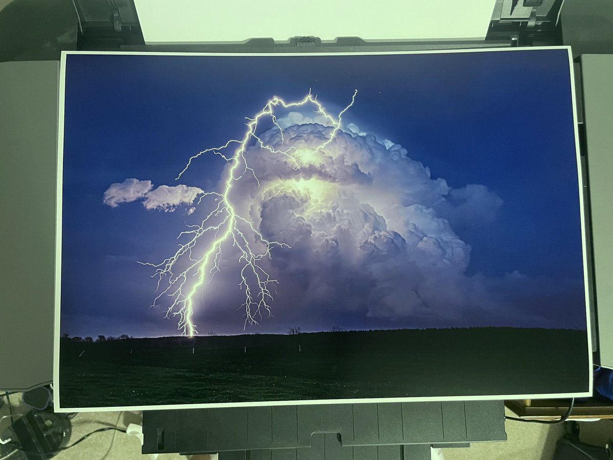TylerSmith_wx's tweet image. Seeing this on a 13x19 print is just magical