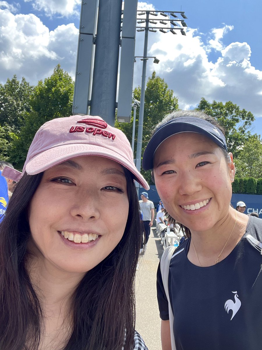 #日比野奈緒 選手、予選3回戦突破、本選出場㊗️🥳👏3回戦は1-6でセットダウンから切り替えて気迫のプレーでした。個人的に2回戦の強敵ムラデノビッチ戦がハイライトと思います。2016年の本戦一回戦で彼女に負けた悔しい試合を目の当たりにしましたが、今回見事にリベンジ！#USOpen2024 #naohibino