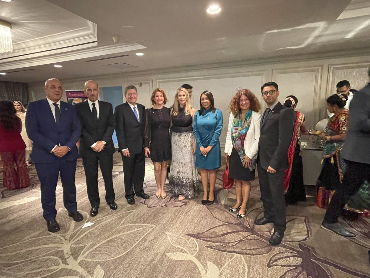 En un evento de gran relevancia para las relaciones internacionales, se llevó a cabo un encuentro histórico que contó con la presencia del Viceministro de Asuntos Exteriores de la India, S.E. Pabitra Margherita, y el Embajador de la India en Panamá, S.E. Sumit Seth.