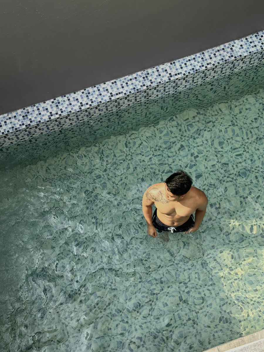 Norbengomez's tweet photo. Quick dip. #LongWeekend https://t.co/f1QBYWVrma