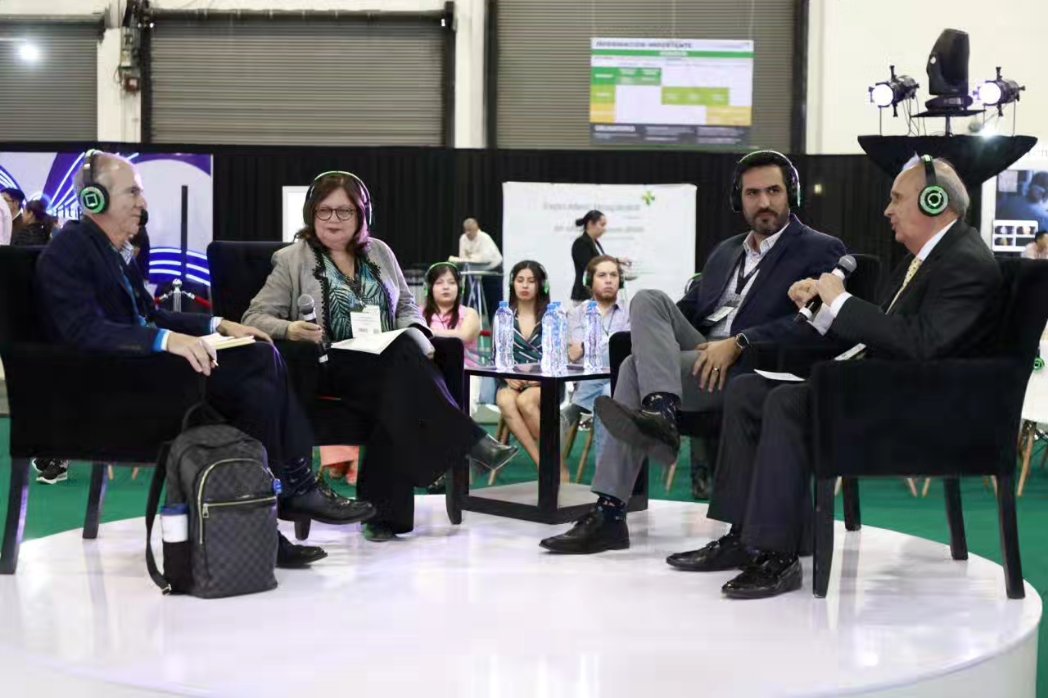 David_Potes's tweet photo. Hare todo lo posible para seguir su legado. 
Tuve el honor de representar a mi padre en la inauguración de Expo Med | Hospitalar y en el Panel: Colaboración Público-Privado-Social.
Después, fui invitado para platicar del CMH y del sistema de salud MX en la Embajada de  Argentina https://t.co/pyKguGhq8p