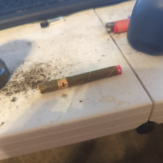 Omg no no that was why u made me go to smoker friendly omg https://t.co/kJARR4SIFd