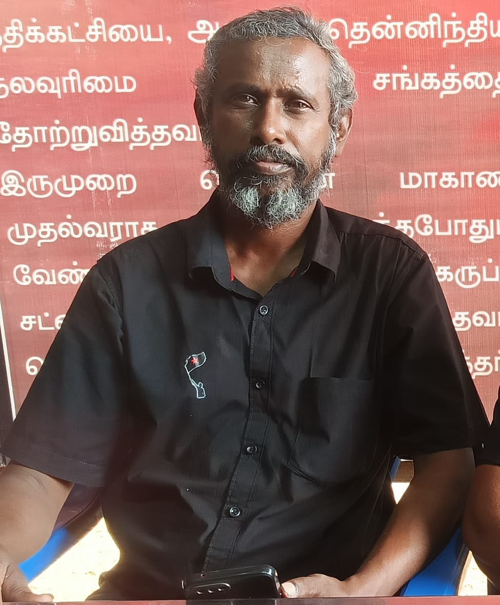 dvkperiyar's tweet photo. திண்டுக்கல் மாவட்டத் தலைவர் தோழர் மருதமூர்த்தி முன்னெச்சரிக்கை கைது.  

அனைத்துலக முருகன் மாநாட்டில் பழனி கோயில் உரிமையை பறித்த பார்ப்பனர்கள் என்ற கழக நூலை விற்பனை செய்யக்கூடாது என்று இந்த கைது நடவடிக்கை நடந்திருக்கிறது.

பார்ப்பனியத்திற்கு துணை போகும் தமிழ்நாடு காவல்துறையை @tnpoliceoffl வன்மையாக கண்டிக்கிறோம்
@CMOTamilnadu @PKSekarbabu @tnhrcedept