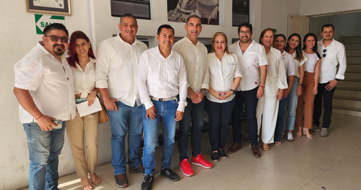 CREOEcuador's tweet photo. Desde diferentes rincones del país acuden los mejores ecuatorianos, hombres, mujeres y jóvenes hasta el CNE para aceptar las candidaturas a la Asamblea Nacional 2025-2029 por parte del Movimiento @CREOEcuador 🇪🇨 (Lista 21)

#CreandoOportunidades #VamosConLa21 ✅ https://t.co/fvtzEousCW