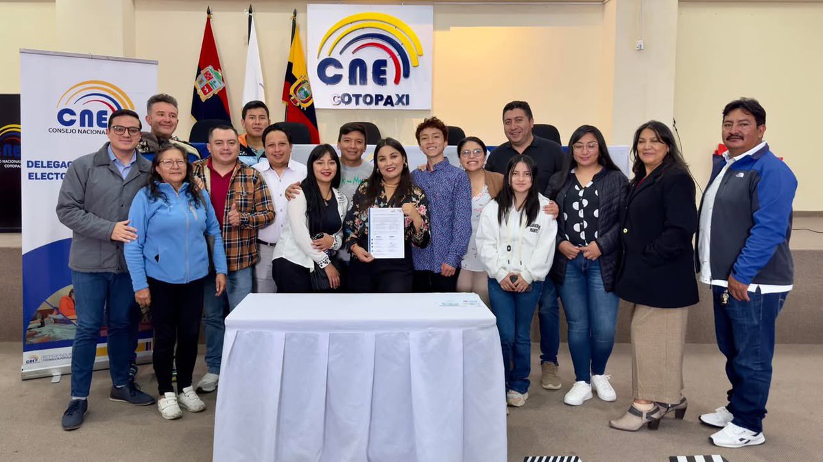 CREOEcuador's tweet photo. Desde diferentes rincones del país acuden los mejores ecuatorianos, hombres, mujeres y jóvenes hasta el CNE para aceptar las candidaturas a la Asamblea Nacional 2025-2029 por parte del Movimiento @CREOEcuador 🇪🇨 (Lista 21)

#CreandoOportunidades #VamosConLa21 ✅ https://t.co/fvtzEousCW