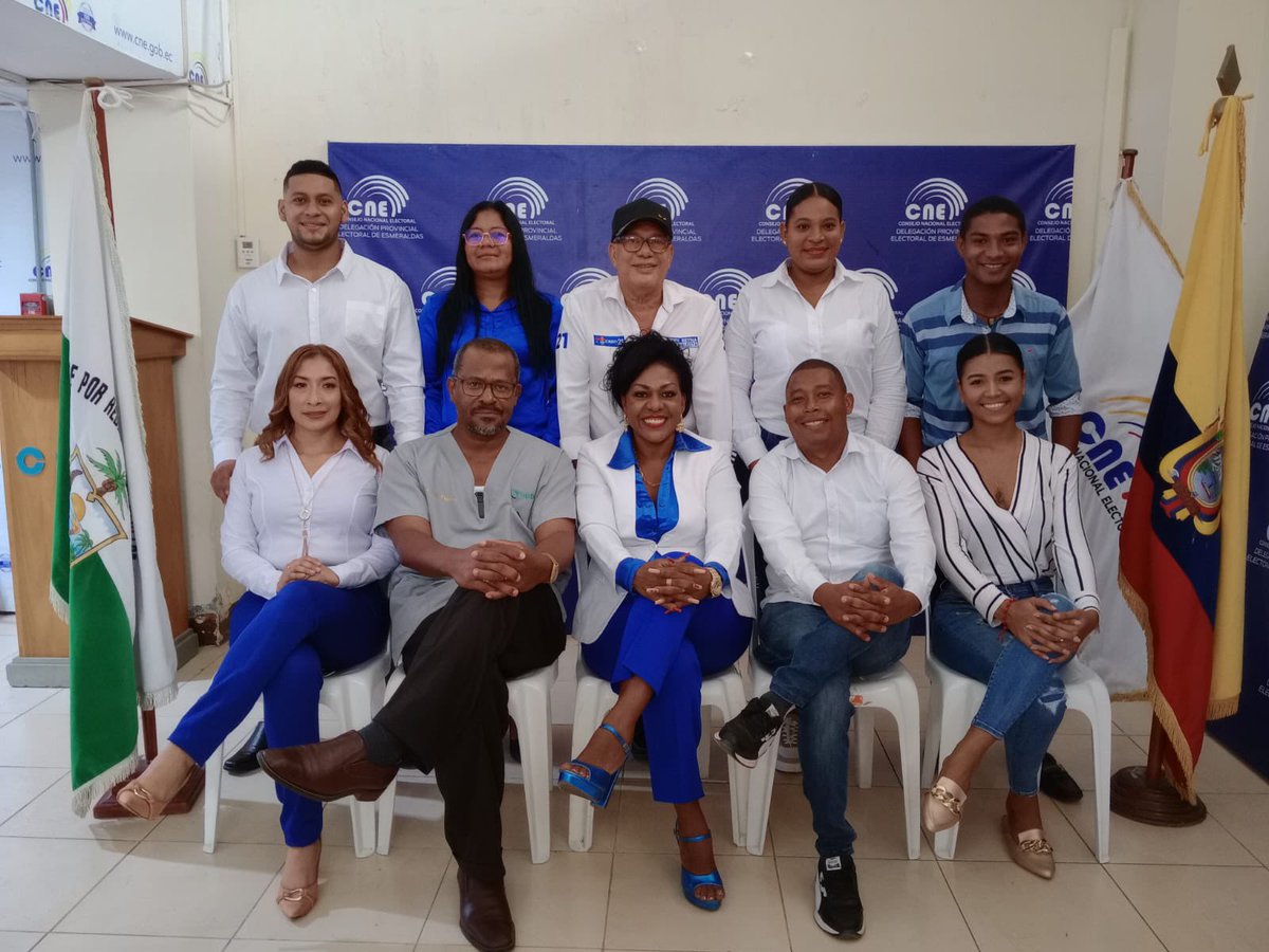 CREOEcuador's tweet photo. Hemos abierto las puertas en @CREOEcuador ✅ a nuevos liderazgos y con ello, asumido una nueva etapa de participación real donde junto a los mejores hombres, mujeres y jóvenes, le damos voz a todos los ecuatorianos 🇪🇨

#CreandoOportunidades #VamosConLa21 https://t.co/YPqix5jaWt