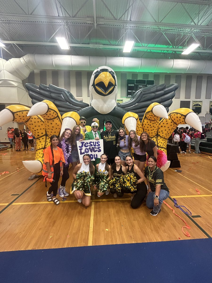 LMHSVarsityClub's tweet photo. @LakeMinneolaHS Leadership! 🙌 https://t.co/S5reMYRDfi