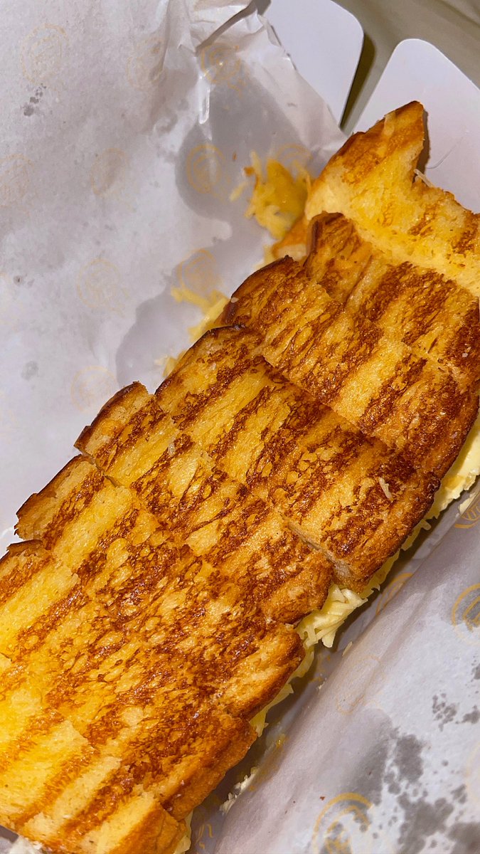 alienxmarss's tweet photo. 📍Bolu Bakar Tunggal

cabangnya udah banyak euy ini dimana2 aku milih ini karna sepertinya enak dibawa cemilan untuk perjalanan pulang dari bandung ke jakarta. https://t.co/5h5S5FiI0e