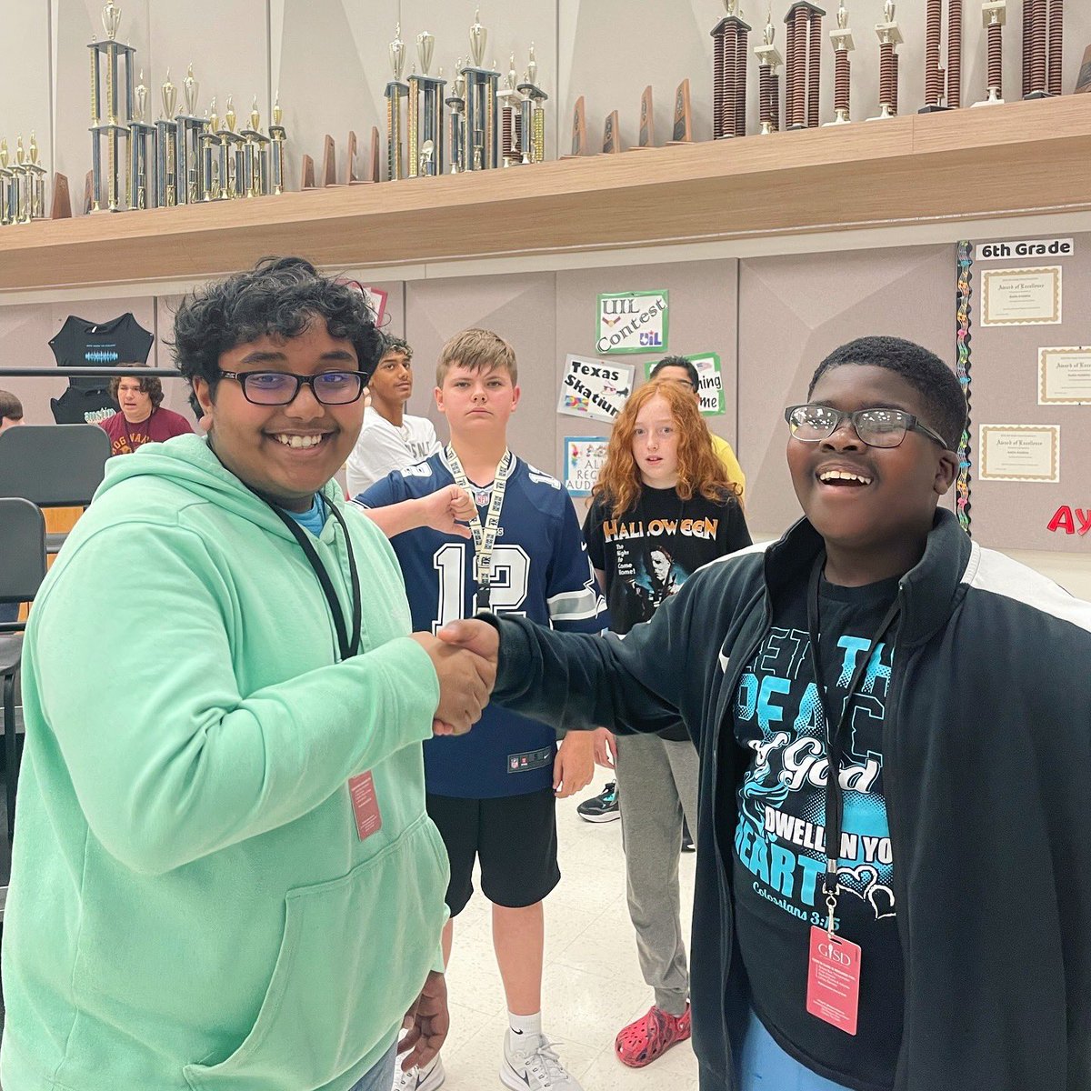 AAEChoir's tweet photo. CHOIR IS BACK! We have been catching up with our Choir Family &amp; meeting the newest members🎉 It’s gonna be a great year💯
#choir 
#music 
#GarlandUSA 
#choirlife
#austinacademy
#aaechoir
#austinchoir https://t.co/37ecGBIlUZ