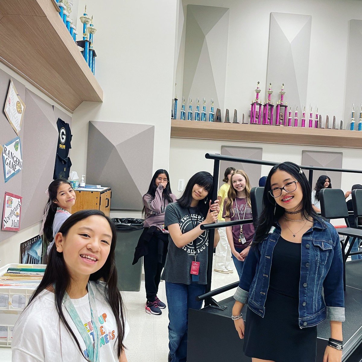 AAEChoir's tweet photo. CHOIR IS BACK! We have been catching up with our Choir Family &amp; meeting the newest members🎉 It’s gonna be a great year💯
#choir 
#music 
#GarlandUSA 
#choirlife
#austinacademy
#aaechoir
#austinchoir https://t.co/37ecGBIlUZ