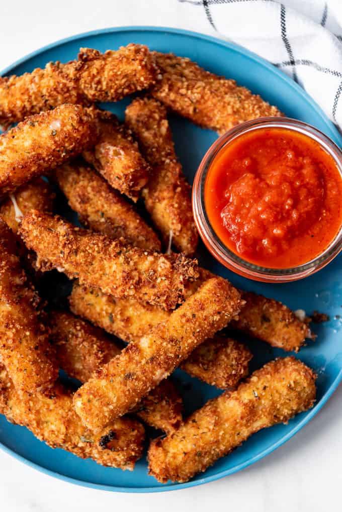JackPhillyRE's tweet photo. feel like their needs to be much more time spent on mozz stix R&D. a huge market opportunity for whoever gets this right first. i’ll gladly take a 2.5% equity stake with whoever makes this happen #mozzstixtwitter #yourewelcome #friedcheese https://t.co/p8rIvozn0t