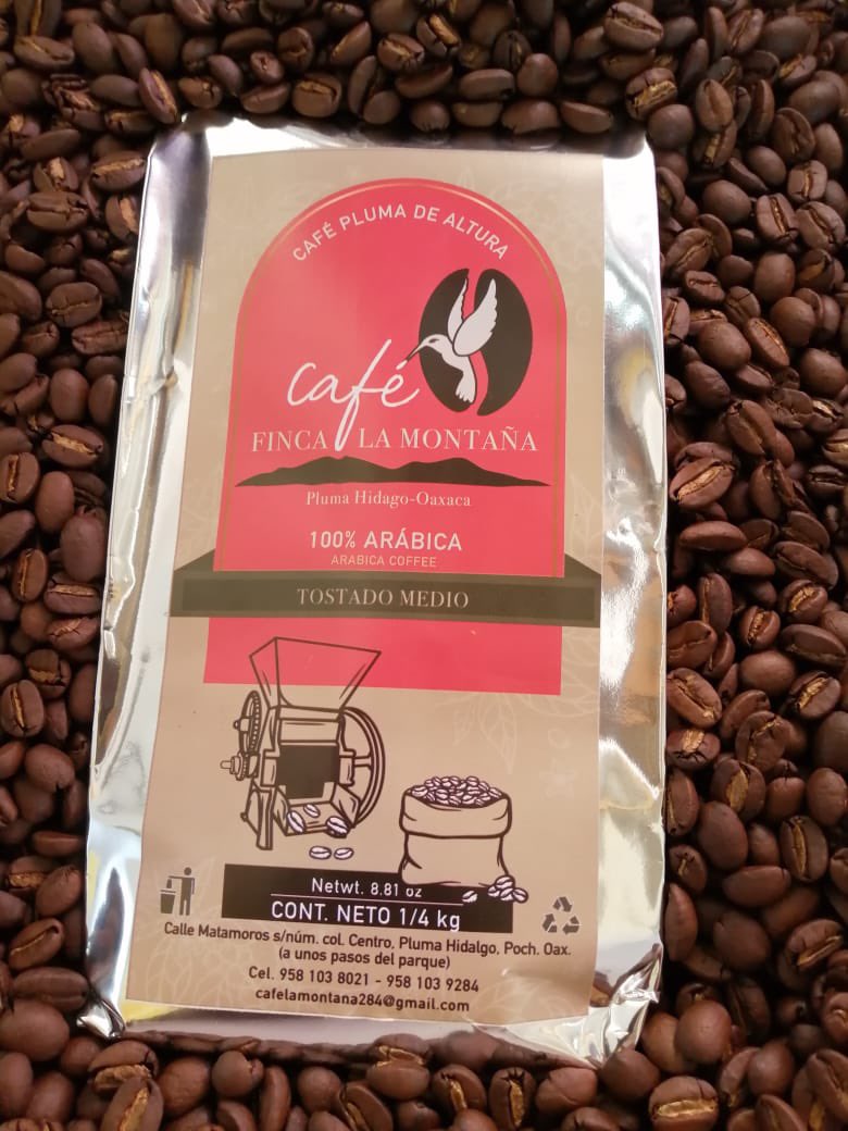 En Pluma Hidalgo, región Costa, la directora de Sanidad e Inocuidad Ing. Beatriz Perez Reyes; la jefa de departamento de Certificación, Ing. Fernanda García; el director ejecutivo de <a href="/MayaBio_oficial/">MAYABIO</a>, Ing. Homero Blass, asistieron a una reunión de trabajo con productores de café