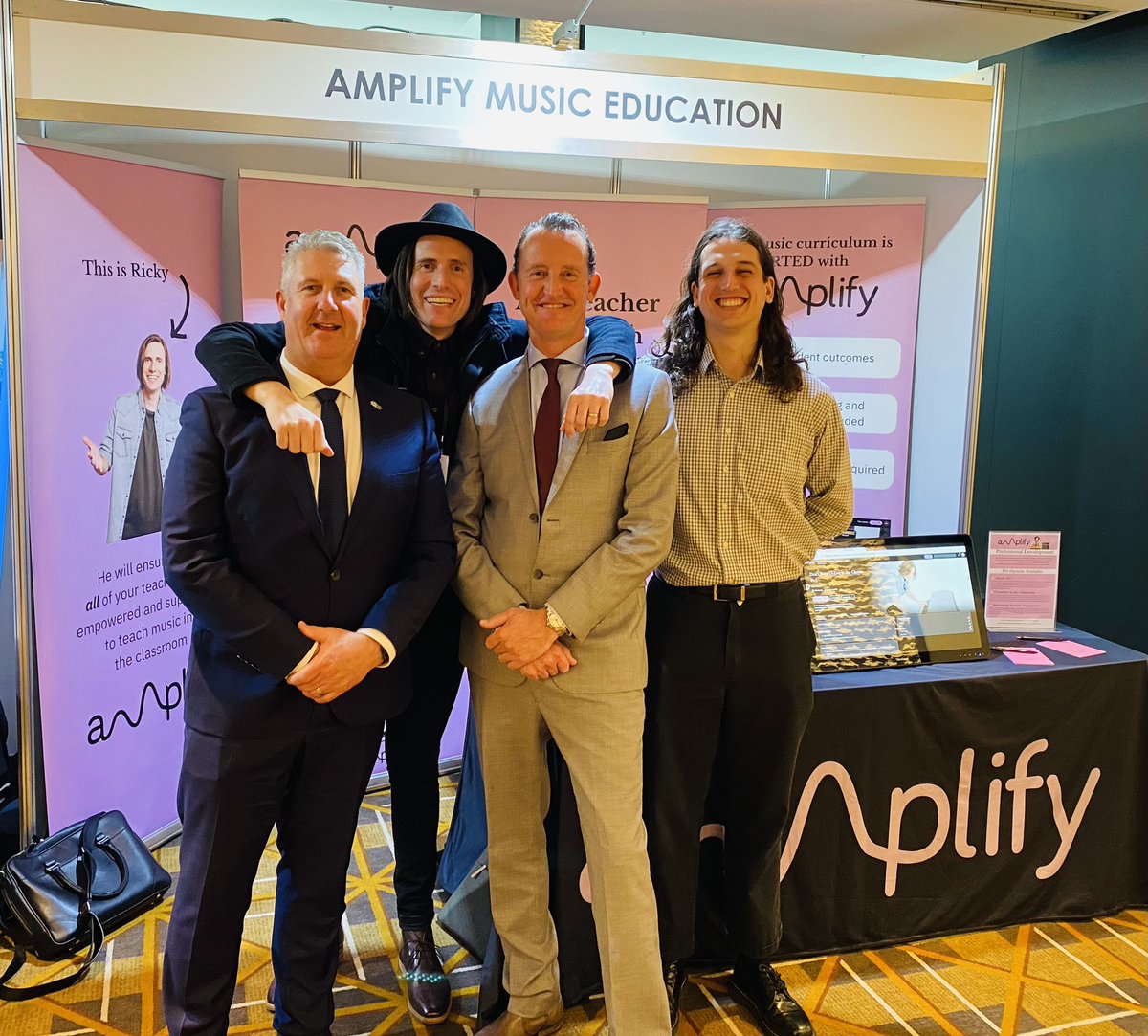 rickyriots tweet media