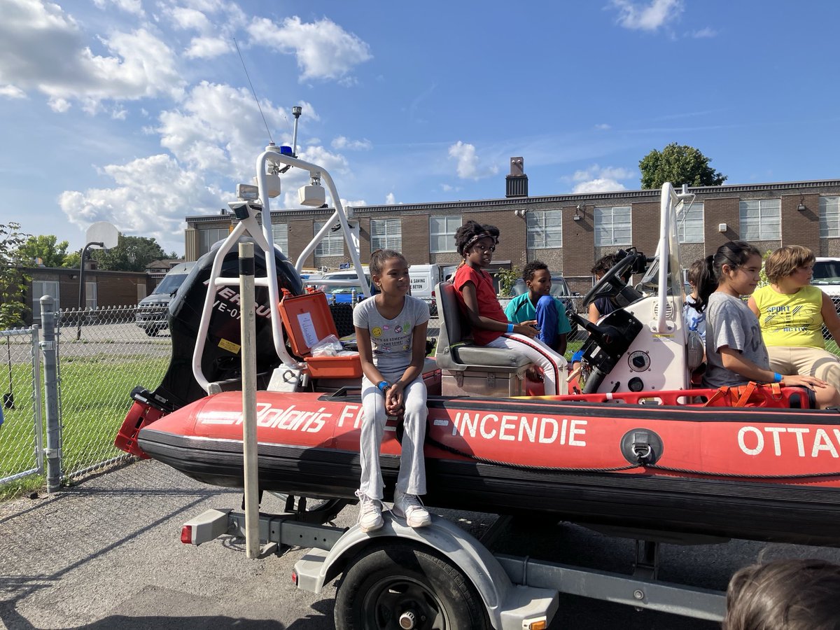 tm_kavanagh's tweet image. Thank you ⁦@OttawaParamedic⁩ &amp;amp; ⁦@OttFire⁩ for coming out to ⁦@bgcottawa⁩ on Dumaurier to talk to kids about water safety.  They had lots of fun while learning the importance of being careful around water. ⁦@nodrowningott⁩