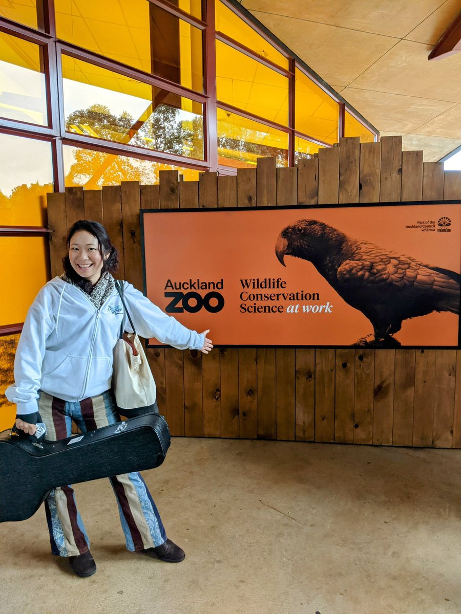 scientist_mum's tweet photo. Landed and ready for #science outreach at Auckland Zoo! Love their billboard 'science at work'.
#scicomm #travel #rinafu #DrRina #scientist #asp #rinawong https://t.co/zTN9SSiK2V