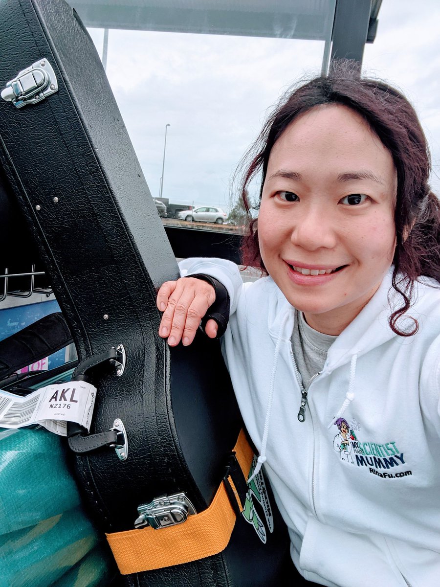 scientist_mum's tweet photo. Landed and ready for #science outreach at Auckland Zoo! Love their billboard 'science at work'.
#scicomm #travel #rinafu #DrRina #scientist #asp #rinawong https://t.co/zTN9SSiK2V