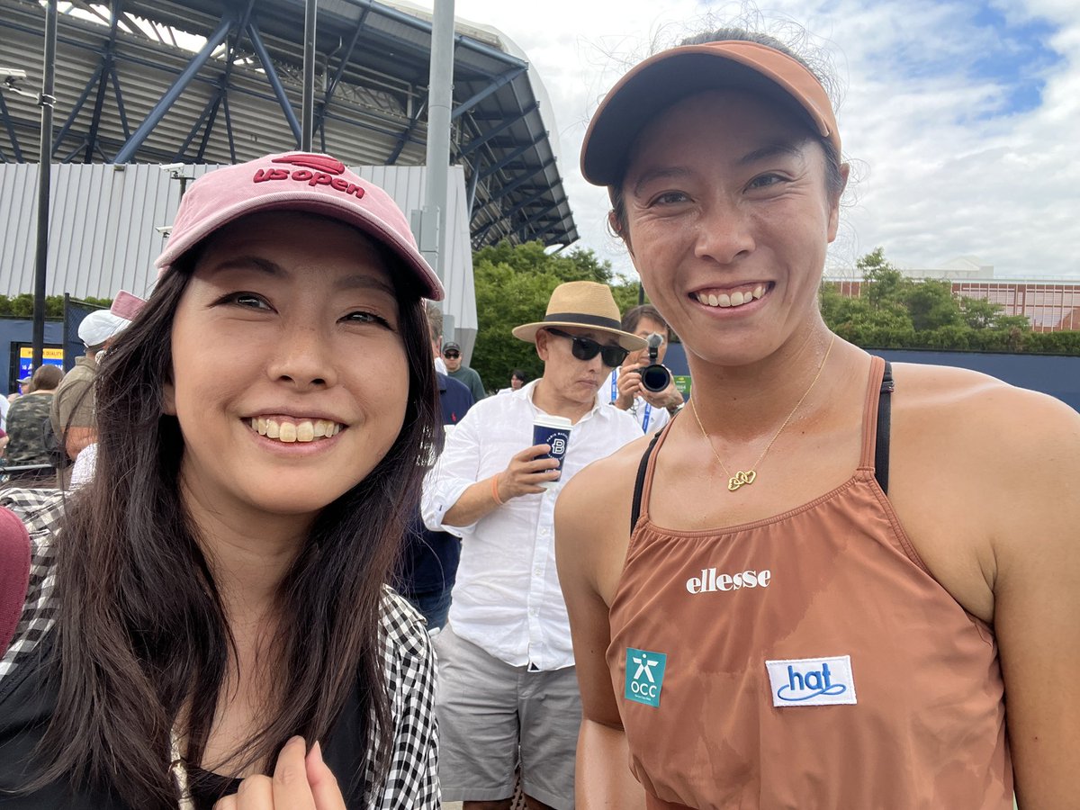 カリフォルニア生まれ柴原瑛菜選手は2019年から日本を代表し青山修子選手とペア-年齢や背丈プレースタイル雰囲気対象的な名ペアでダブルス世界4位まで極めた名選手。最初に観た時からこの子いい！て陰で応援📣💕今はシングルにフォーカスしそのポテンシャルの高さを証明。予選突破、心からおめでとう㊗️