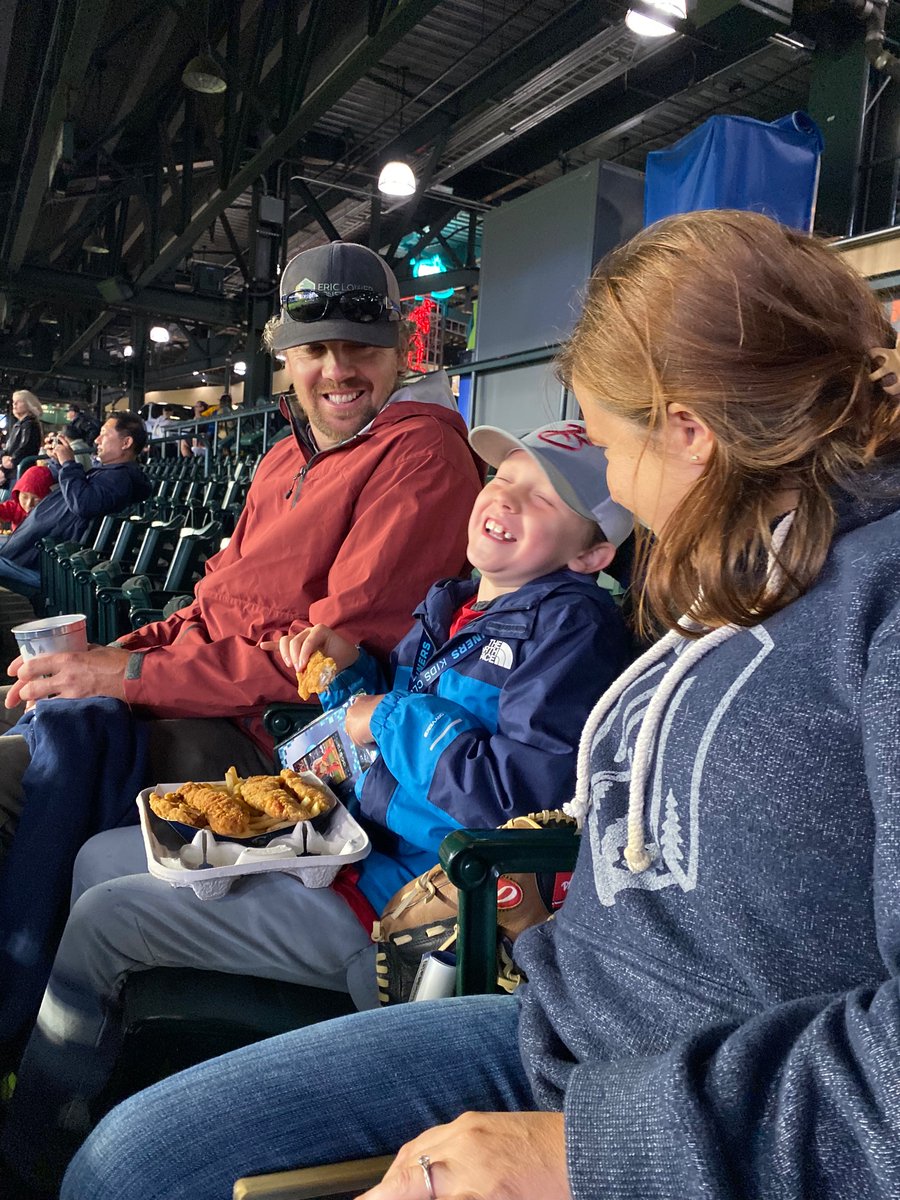 evilcolevil's tweet photo. 1st baseball game ever! #tridentsup #rootsports #seausrise #Mariners https://t.co/kyZUqstEiD
