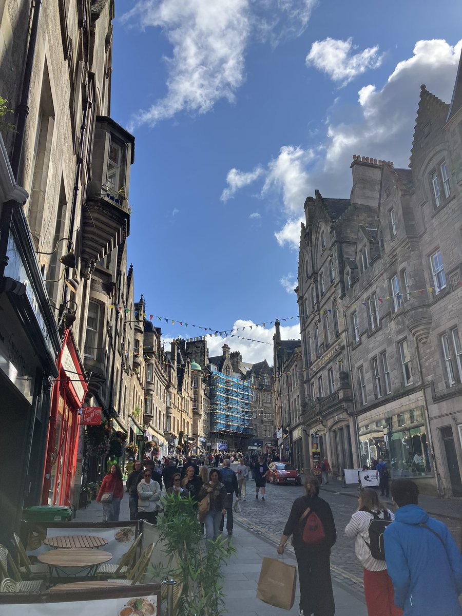 Soundrider19's tweet photo. Edinburgh https://t.co/4A7lWzqLXp