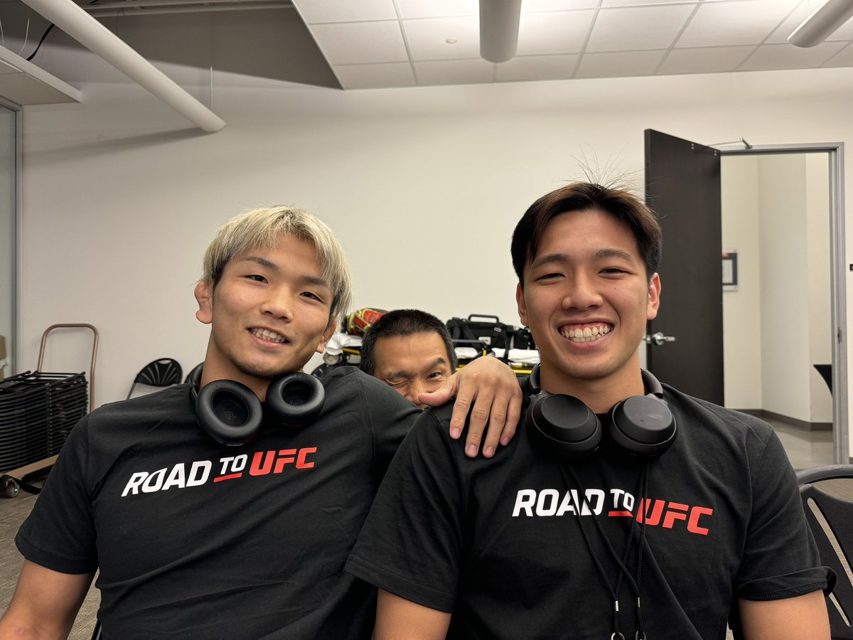 ufc_jp's tweet photo. チーム伸👊😁
#TeamShin
👊 #RTU3 準決勝
📅8月24日(土)
💥エピソード6️⃣
⏰️12時(正午)
📺 #UNEXT & #UFCFightPass https://t.co/58dF7VCfns
