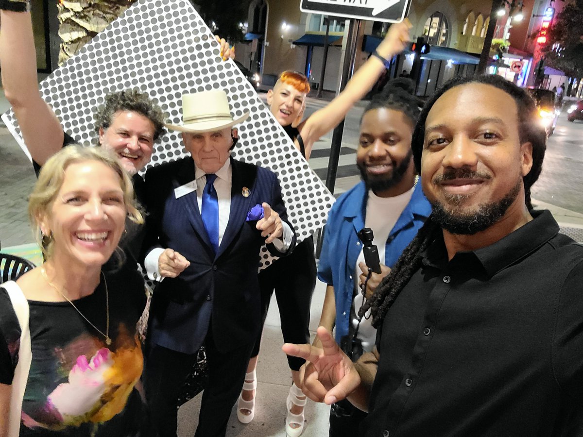 wroger2's tweet photo. Inside Out, the people's art project. It's huge and fun. #insideoutproject #westpalmbeachrealestate #palmbeachrealestate #southfloridapodcasts #coconutgroverealestate #realestatepodcasts #brickellrealestate #southfloridavipevents https://t.co/nAiVwdYaPB https://t.co/vVQxwEM6sr