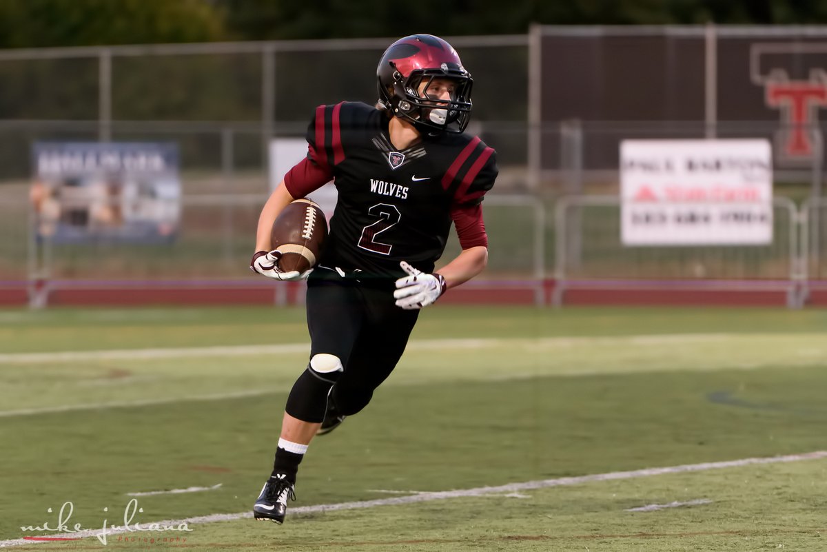 Tualatin Timberwolves Football (@tualatinhsfb) on Twitter photo 2️⃣ Weeks until kick off. Can you feel it? 🤫
#TheStandard
Bonus points if you recognize the QB in the first pic.
Hint: <a href="/MensTualatin/">TualatinMensBasketball</a> 2️⃣ Weeks until kick off. Can you feel it? 🤫
#TheStandard
Bonus points if you recognize the QB in the first pic.
Hint: <a href="/MensTualatin/">TualatinMensBasketball</a>