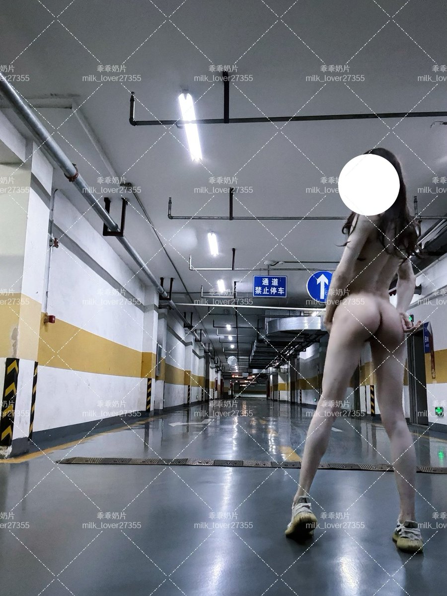 SuXing27355's tweet photo. 露出经历更新中！
晚上九点多去车库露出 已经没有工作人员值班了 只剩下维修工和少许车辆 计划是穿着情趣内衣随便拍拍照片 走了两圈后发现没人就很大胆的在中间拍了 拍着拍着一抬头就看到一个大叔走过来走过去的看我 瞬间就感觉内裤湿湿的 然后当着他的面脱丝袜脱衣服…

投稿@luchu888 https://t.co/DDmUlJdk1o
