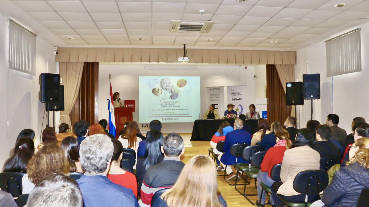 El dir. gral. interino de Derecho de Autor y Derechos Conexos, Gonzalo Gómez Forzley abrió el acto y luego la dir. de la <a href="/lasinfonicapy/">OSN PARAGUAY</a>, Ma. Victoria Sosa y los artistas <a href="/RicardoFlecha8/">Ricardo Flecha</a> y <a href="/davidportillopy/">David Portillo</a>  compartieron pasajes y anécdotas de la vida de José Asunción Flores.