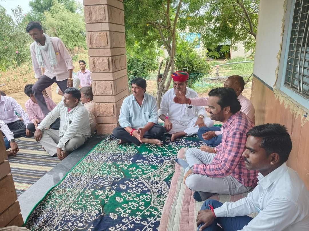 farmerbalkar's tweet photo. #Next_CM
खींवसर विधानसभा क्षेत्र के दांतीना ग्राम में खींवसर के पूर्व प्रधान व RLP से जिला परिषद सदस्य श्री पुनाराम मेघवाल के आवास पर स्थानीय लोगो ने व मेघवाल समाज ने स्वागत किया, इस अवसर पर जन -समस्याओं को भी सुना ! https://t.co/2mhgN7qsVX