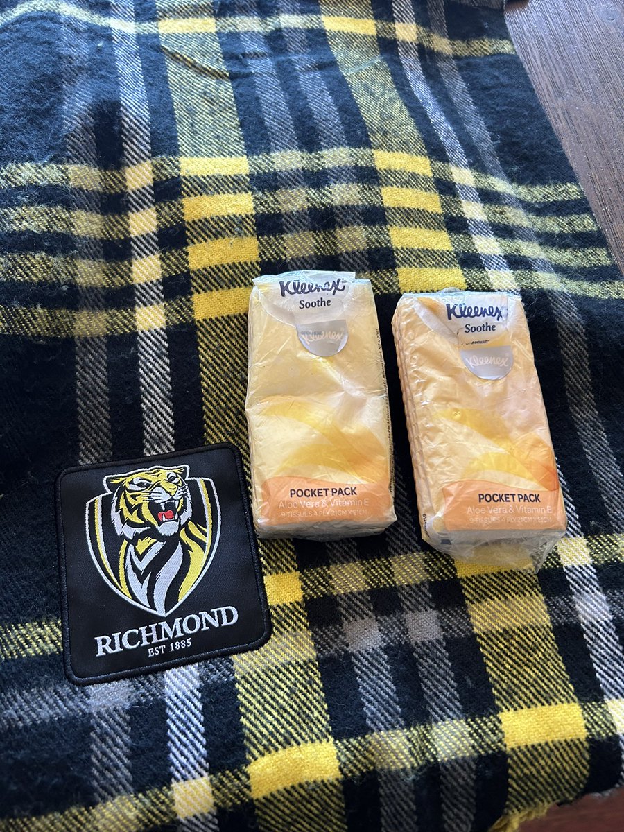 Getting ready for the footy 💛🖤😭