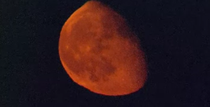 JJewell_Writer's tweet photo. Look at this shot of the red moon that our #SkyFox captured! @FOX29philly https://t.co/8kwrVTUeF1