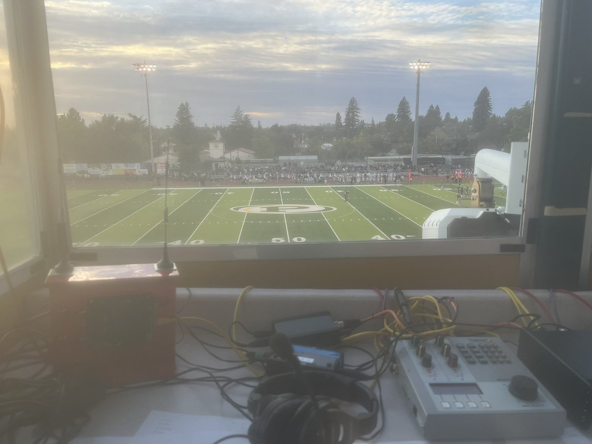 KeithJouganatos's tweet photo. No better feeling than to be back in this press box 
@KAHIradio https://t.co/iSt5GFHmW1