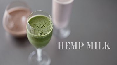 HEMPS 有機ヘンプシードナッツは、植物性タンパク質、葉酸、カルシウム、鉄分や亜鉛などが含まれています。サラダにそのままかけても美味しいですが、ミルクに混ぜるのもおススメです！レシピ公開中！
livinglifemarketplace.com/shopdetail/000…
▲有機ヘンプシードナッツ　380g　HEMPS　ヘンプス