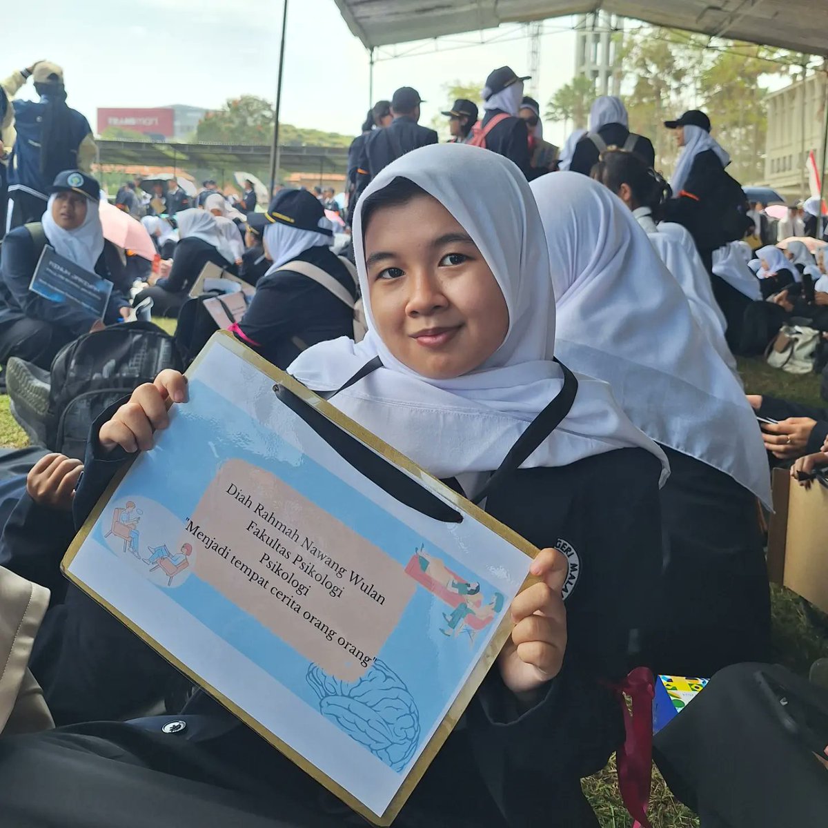 ddiahra_'s tweet photo. Uhuuy
[Saya Diah Rahmah Nawang wulan bangga menjadi bagian dari Laskar Dewantara Muda 2024 Universitas Negeri Malang]
#Day4PKKMBUM2024
#PKKMBUM2024
#MabaUM2024
#SinergiKreasi 
#BEMUM2024 
#UMtheOnlyOne
#SahabatMahasiswa
#LaskarDewantaraMuda https://t.co/woRAgr4bEW