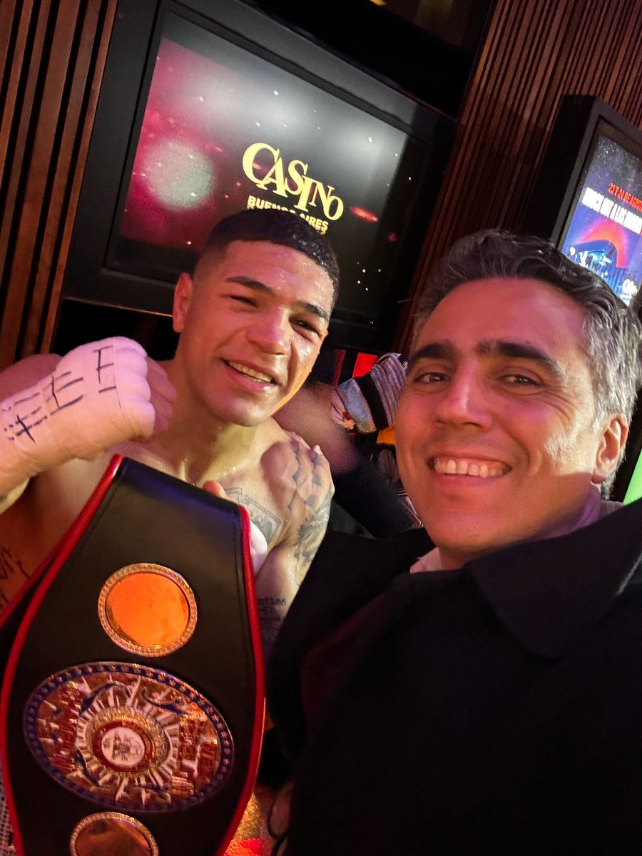 munecoperazzo's tweet photo. Con La Promesa de Luján @Sebastianpapes3 🥊⛪

Noche @BoxeoDePrimera en el @CasinoBsAs #KOALasDrogas https://t.co/aOxzmyuH2A