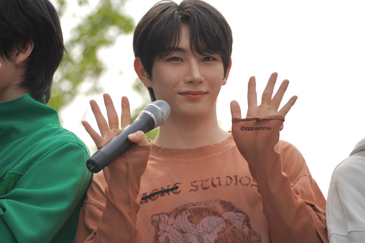 ggguummiii's tweet photo. 240824 음악중심 미니팬미팅
지우야 오늘도 예뻐☀️☀️

#아크 #ARrC #지우 #ZIWOO https://t.co/uyBjq22XIW