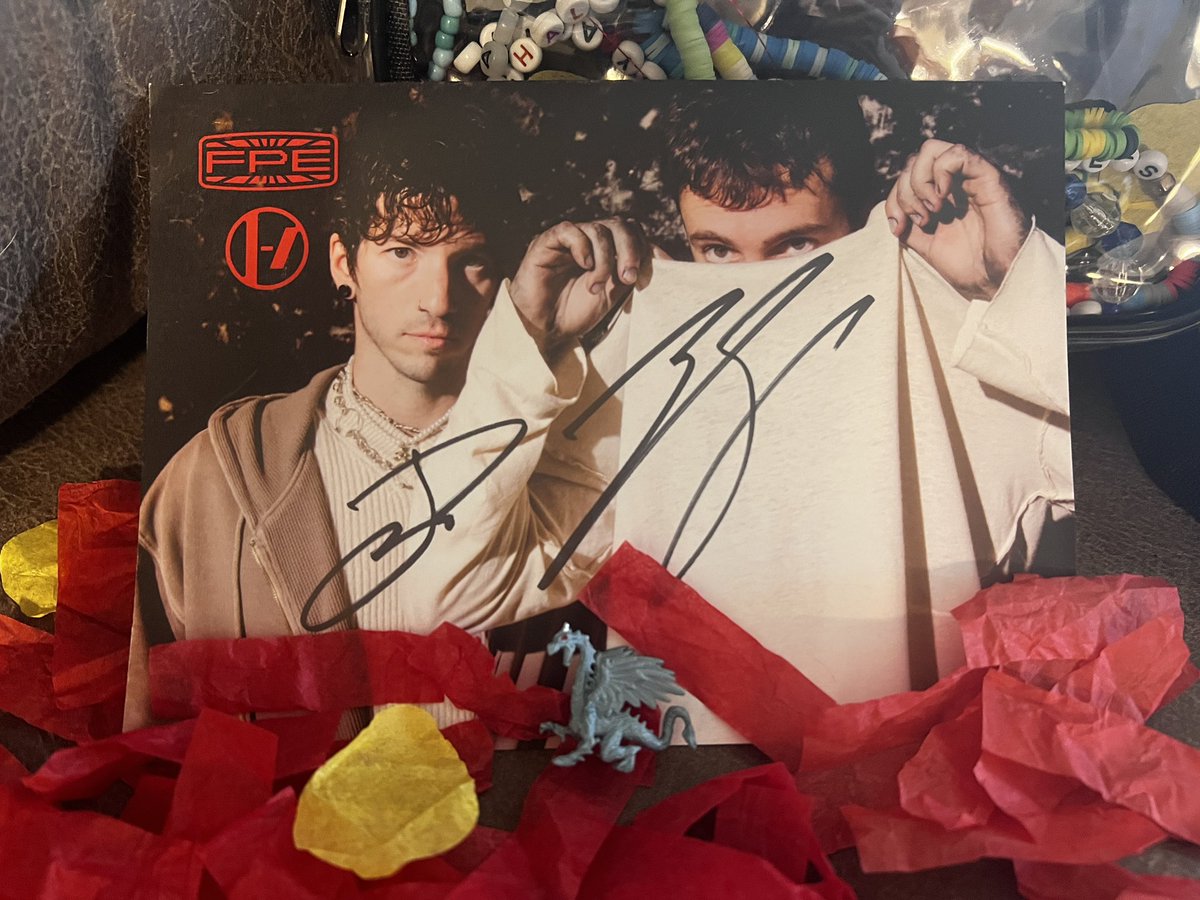 boobygrabber's tweet photo. When the boys were running late signing the postcards so the staff gave us tiny Trash Dragons 🐉 
#ClancyPortland #clancypdx #fpe #fanpremierexhibit https://t.co/vWR73cky8A