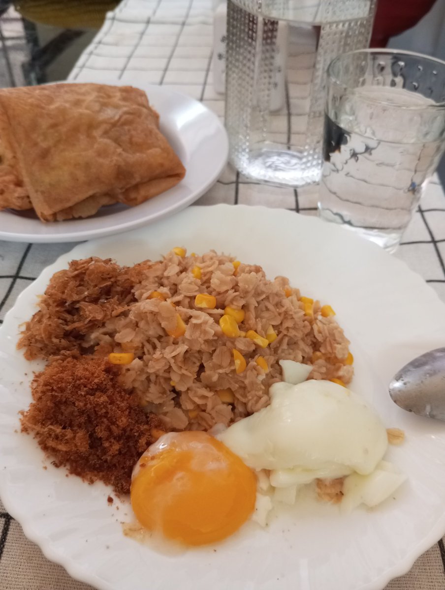 NPingitz's tweet photo. Hepi wiken kawan
.
Jan lupa sarapan sebelum aktivitas mu ya...
#oatmeal
#telor
#abon
#rebon https://t.co/t0P1YVN21E