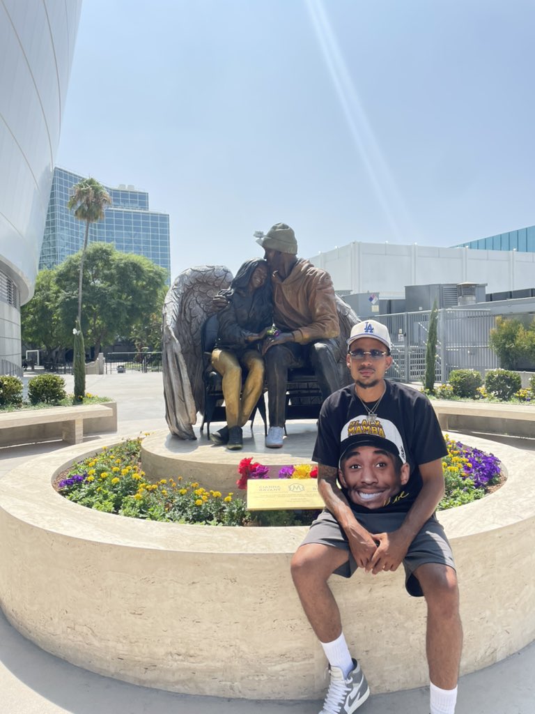 OPV_D253's tweet image. How it birthday to the legend, my GOAT, my sports idol 🎈🙏🏽 #MambaOut